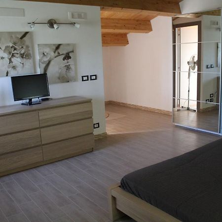 Appartamento Le Tre Palme Frigintini Szoba fotó